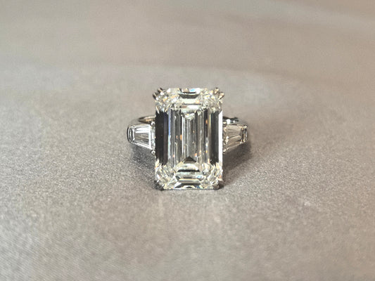 Emerald-Center Trilogy Ring | Baguette Sidestones | Architectural Elegance | Lab-Grown Diamonds