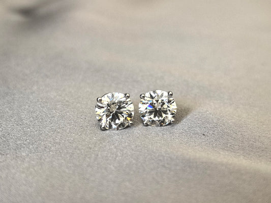 Solitary Round Diamond Ear Studs