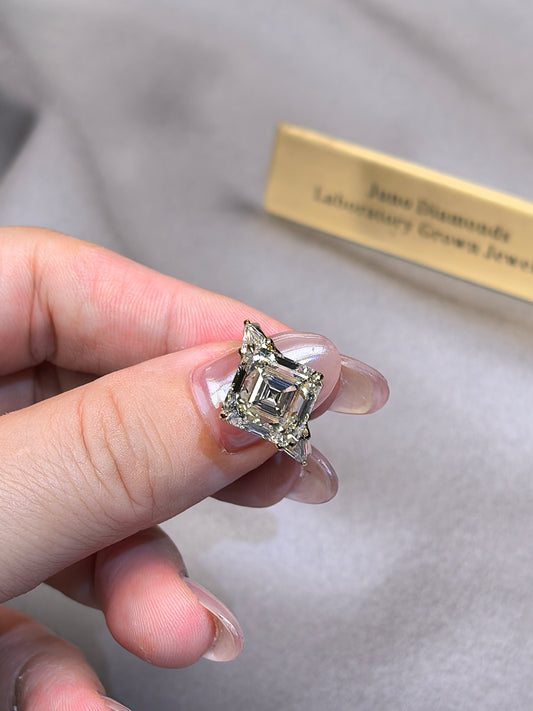 8-carat Asscher lab diamond with diamond cuts on both sides | full of design sense | 18k gold