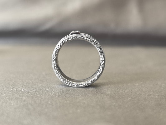 Men's wide band ring | Center set with 1 round-cut diamond | Platinum | Lab-grown diamond ring | Three-sided carved design | Vintage jazz style ring