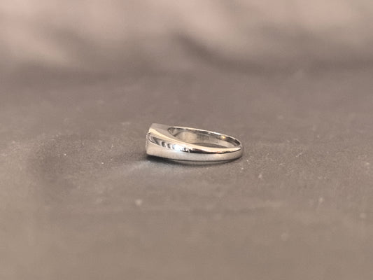 EM-006 | Emerald Cut Diamond Ring | Round Shank | Minimalist