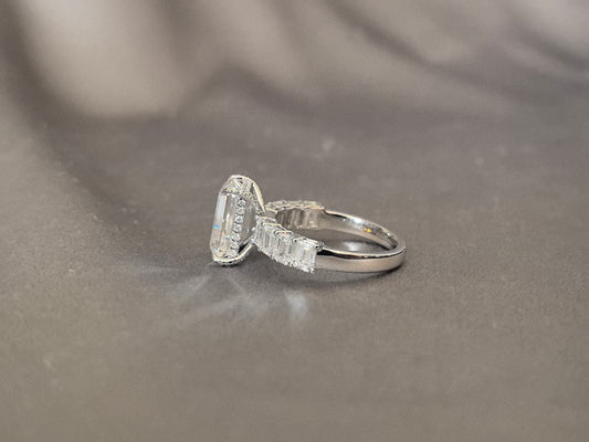 EM-001|Emerald-cut lab diamond engagement ring|Open gallery design for maximum light flow||Baguette and round diamond accents