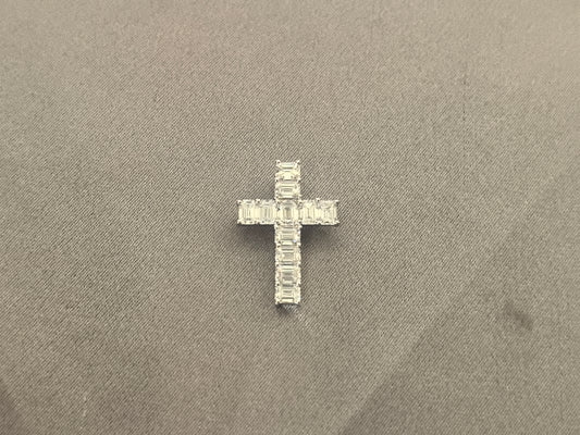 O-003|Emerald-cut lab diamond cross pendant|Minimalist step-cut diamond|Prong-Set|Linear step-cut diamond sparkle