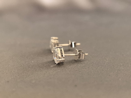 Juno Diamond E-004|Pear & emerald-cut lab diamond stud earrings|Secure prong-set|Dual-cut sparkle contrast|Modern asymmetric diamond earrings