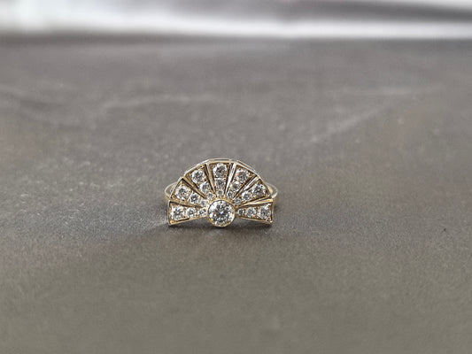 RO-019|Art deco fan-shaped diamond ring|Central round-cut lab diamond |Bezel & Prong Set