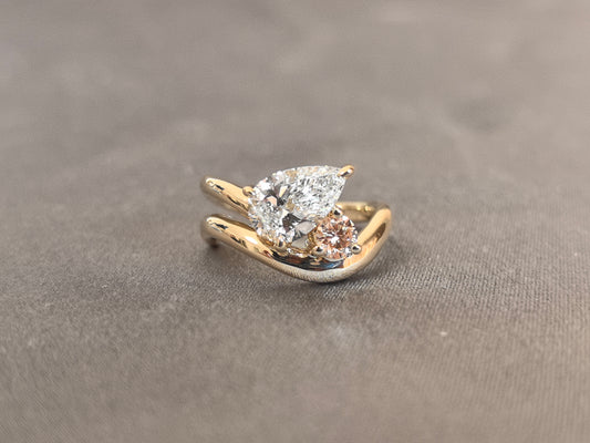 Juno Diamond MX-027 | 1 Carat Pear-Cut and Pink Round Lab-Grown Diamond Sculptural Wave Two-Stone Ring Ring