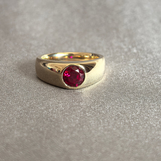 Juno Diamond RO-040 | Red Round-Cut Lab-Grown Diamond Bezel-Set Ring In Yellow Gold