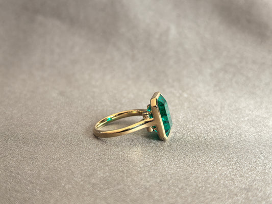 Juno Diamond EM-016 | 2 Carat Green Emerald-Cut Lab-Grown Diamond Three-Stone Bezel-Set Ring