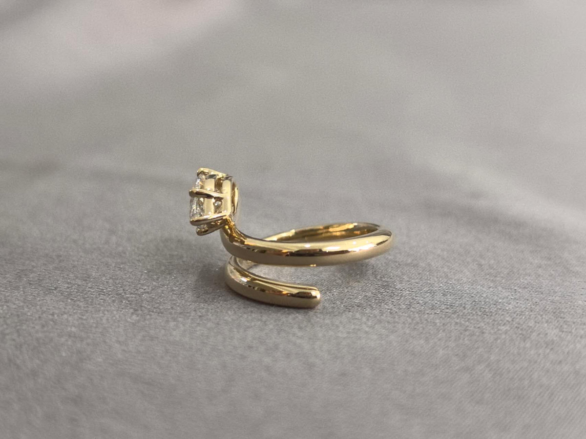 Juno Diamond Marquise pinky ring