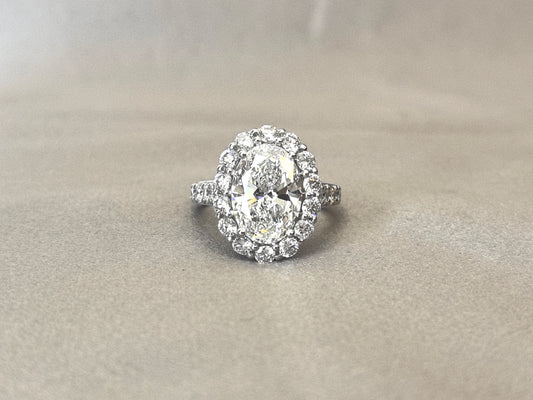 Iconic Oval Halo Ring | Half-Eternity Band | Maximum Brilliance | Lab-Grown Diamonds