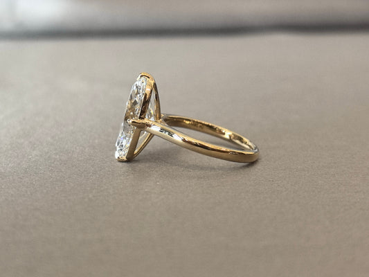 Juno Diamond OV-059| Moval-Cut Solitaire Ring | Sleek Yellow Gold Design | Four-Prong SettingOV-