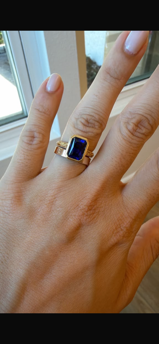 Juno Diamond Royal blue sapphire ring