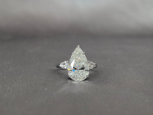 Pear-Center Trilogy Ring | Pear Sidestones | Fluid Harmony | Lab-Grown Diamonds
