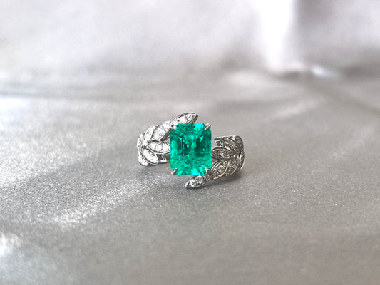 2.7ct 5.7g Emerald Cut Emerald Lab Gemstone Petal Ring | Floral Design
