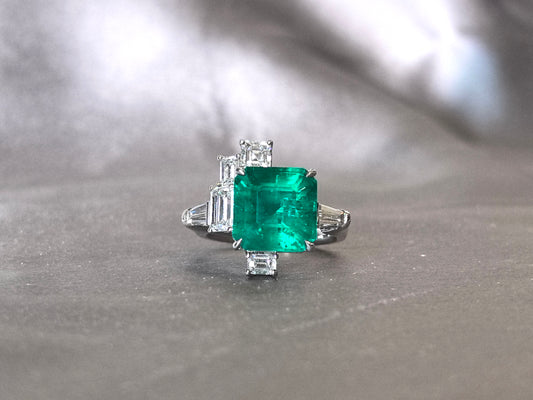 5.4ct 7.2g Art Deco Emerald Lab Gemstone Ring | Baguette & Square Cut Side Stones