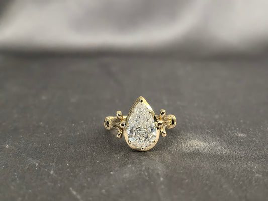 3-carat pear-shaped diamond ring | set with eight prongs | featuring a vintage design on both sides | Lab-Grown Diamonds
