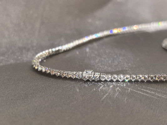 Platinum Round Lab-Grown Diamond Gradient Tennis Necklace | Delicate and Timeless | graduated Riviera style necklace