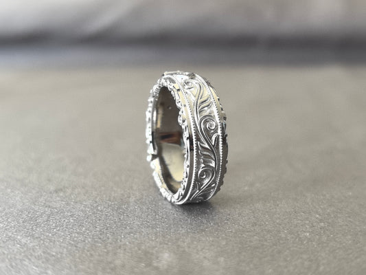 Men's wide band ring | Center set with 1 round-cut diamond | Platinum | Lab-grown diamond ring | Three-sided carved design | Vintage jazz style ring