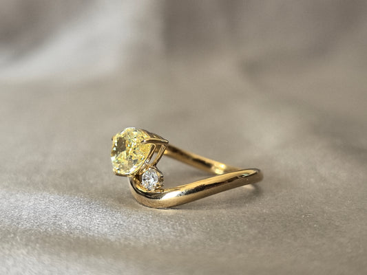 3Carat Vivid Yellow Pear-Shaped Lab Diamond Ring | White Round Side Diamond | 18K Yellow Gold | Asymmetrical Band | Three-Prong Setting