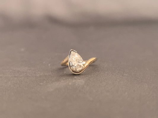 PE-014 |Pear Shape Diamond Ring | Bezel Setting | Curved Shank