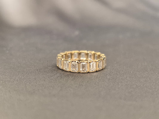BM-010|Emerald-cut lab diamond full eternity ring|Bezel-set|Step-cut diamond full band