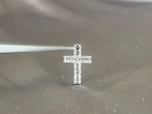 O-003|Emerald-cut lab diamond cross pendant|Minimalist step-cut diamond|Prong-Set|Linear step-cut diamond sparkle