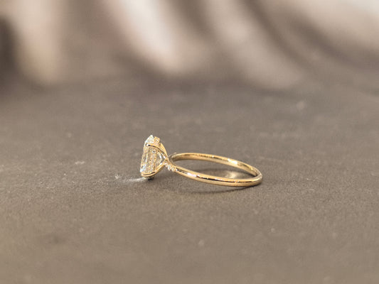 OV-043|Classic oval diamond engagement ring|4-Prong Set| Micro-pavé diamond accents on shank