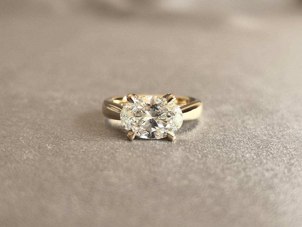 Juno Diamond OV-084 | 2.5 Carat Oval-Cut Lab-Grown Diamond Ring with Pavé Crossover Shank Ring