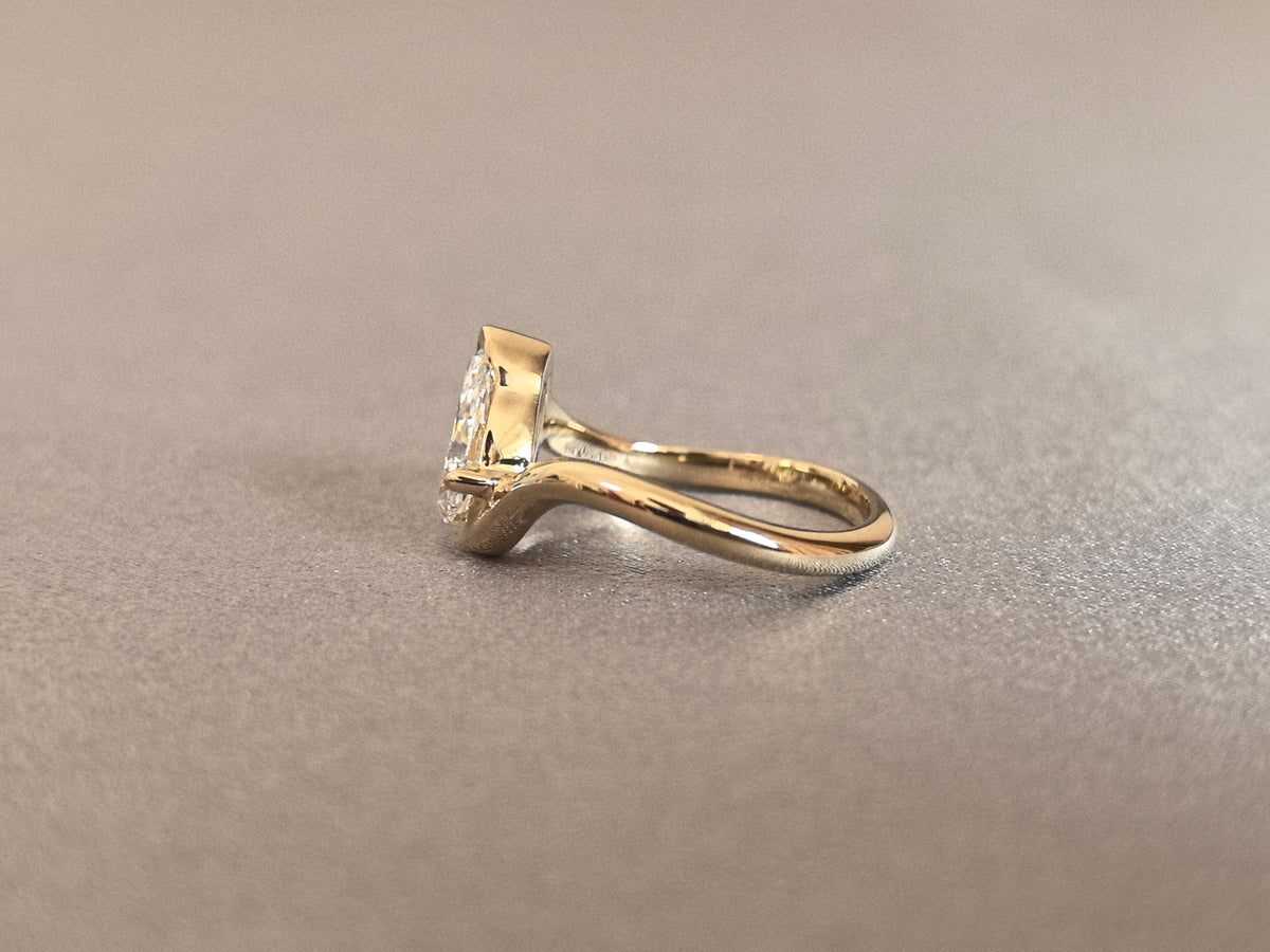 Juno Diamond PE-049 | 1 Carat Pear-Cut Lab-Grown Diamond Solitaire Ring With Partial Bezel Setting Ring