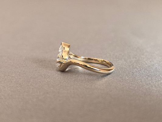 Juno Diamond PE-049 | 1 Carat Pear-Cut Lab-Grown Diamond Solitaire Ring With Partial Bezel Setting Ring