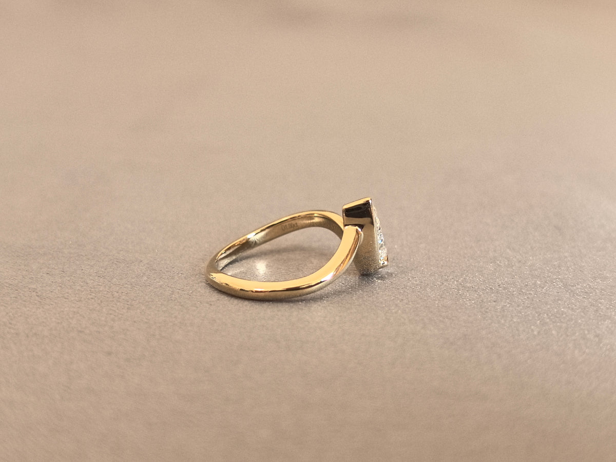 Juno Diamond PE-049 | 1 Carat Pear-Cut Lab-Grown Diamond Solitaire Ring With Partial Bezel Setting Ring