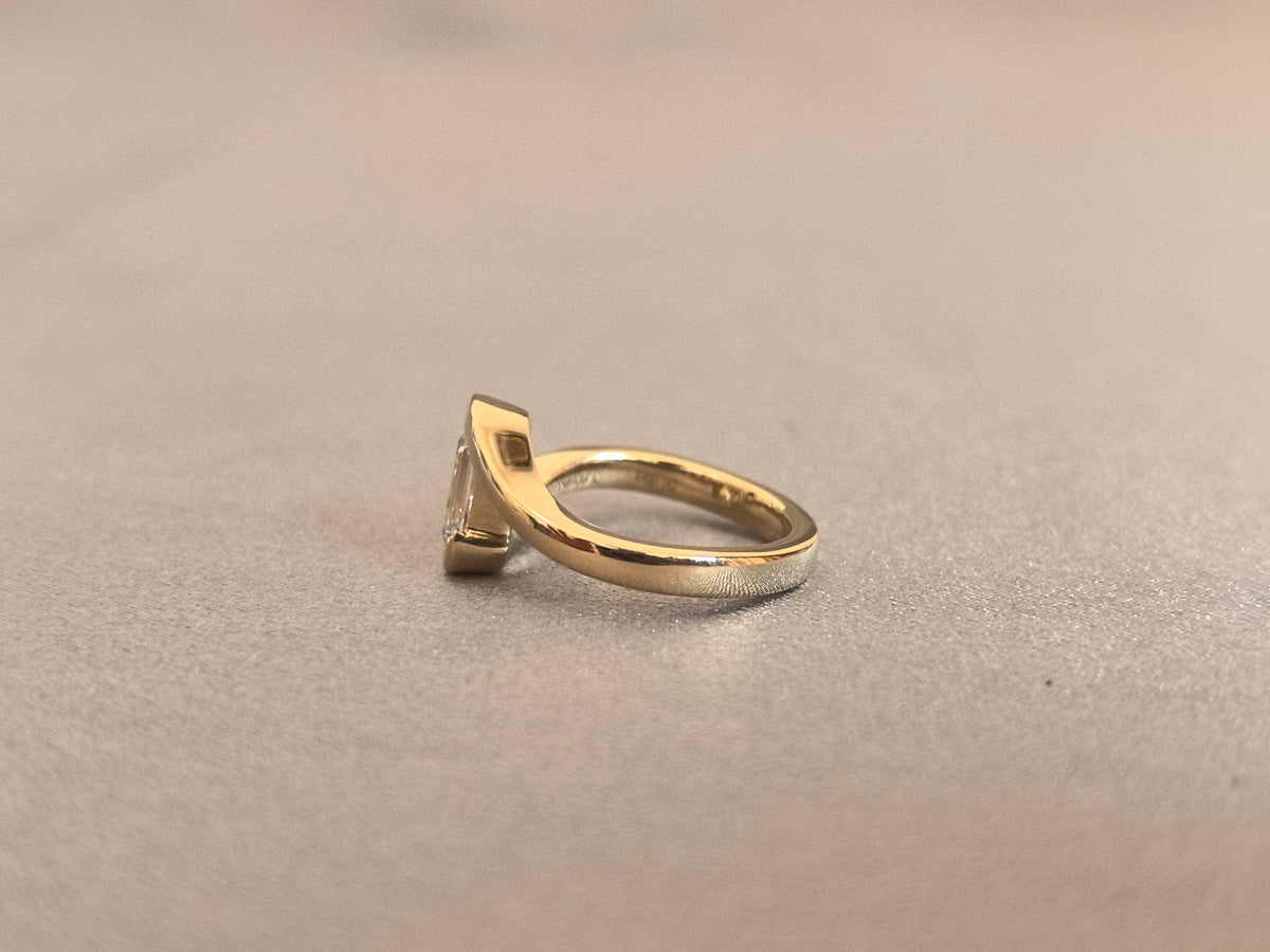 Juno Diamond EM-034 | 1 Carat Emerald-Cut Lab-Grown Diamond Ring With Sculptural Wrap Bezel In Yellow Gold Ring