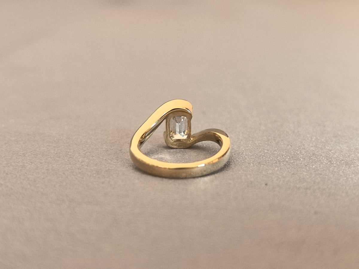 Juno Diamond EM-034 | 1 Carat Emerald-Cut Lab-Grown Diamond Ring With Sculptural Wrap Bezel In Yellow Gold Ring