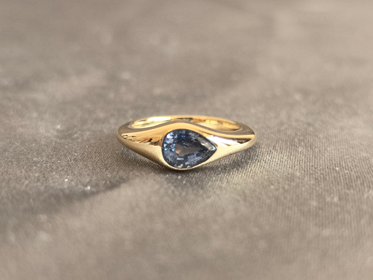 Juno Diamond PE-050 | Deep Gray Pear-Cut Lab-Grown Diamond Sculptural Wave Ring Ring