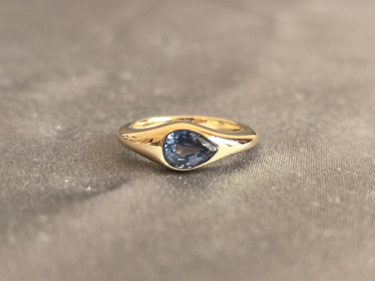 Juno Diamond PE-050 | Deep Gray Pear-Cut Lab-Grown Diamond Sculptural Wave Ring Ring