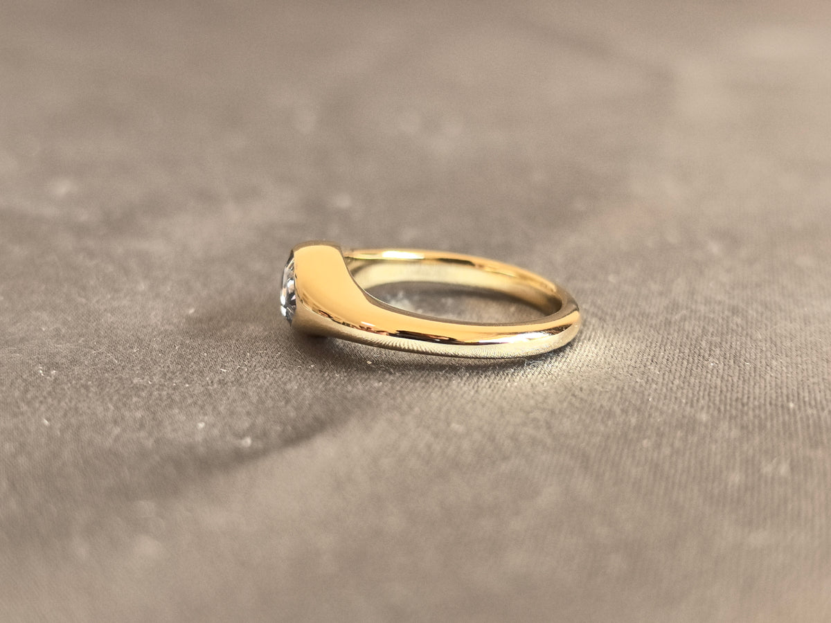 Juno Diamond PE-050 | Deep Gray Pear-Cut Lab-Grown Diamond Sculptural Wave Ring Ring