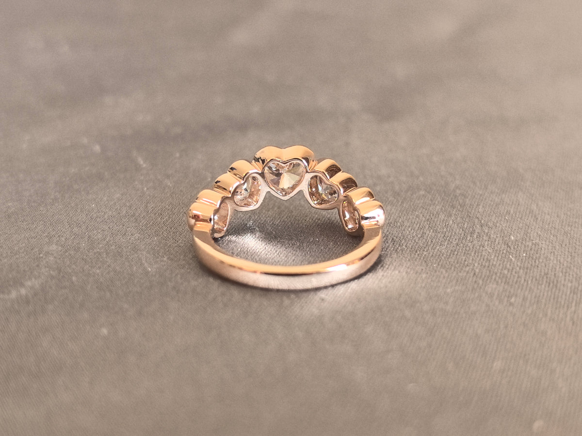 Juno Diamond HE-002 | Heart-Shaped Lab-Grown Diamond Bezel Set Five-Stone Ring with Sculptural Profile Ring