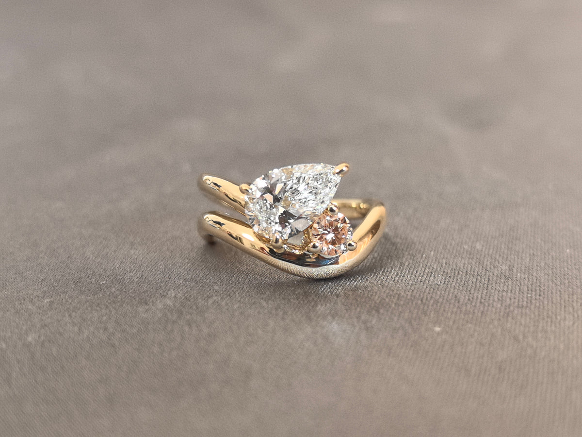 Juno Diamond MX-027 | 1 Carat Pear-Cut and Pink Round Lab-Grown Diamond Sculptural Wave Two-Stone Ring Ring