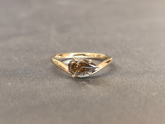 Juno Diamond PE-052 | 1 Carat Champagne Pear-Cut Lab-Grown Diamond Sculptural Wave Ring Ring