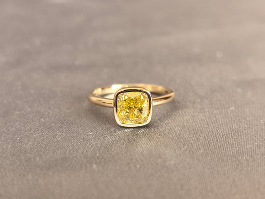 Juno Diamond CU-029 | 2 Carat Yellow Cushion-Cut Lab-Grown Diamond Domed Bezel Ring Ring