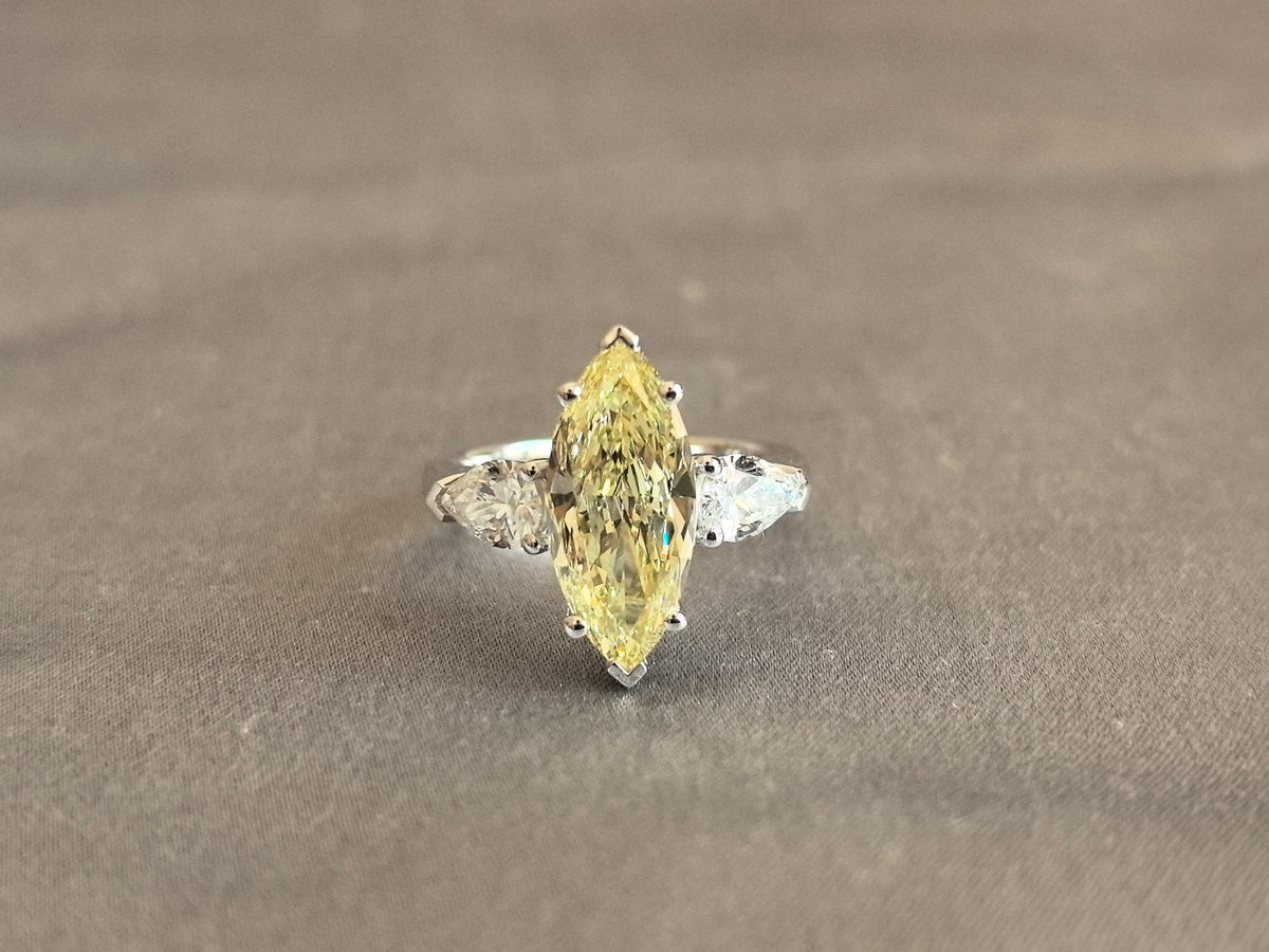Juno Diamond MX-033 | Yellow Mixed-Cut Lab-Grown Diamond Three-Stone Ring Ring