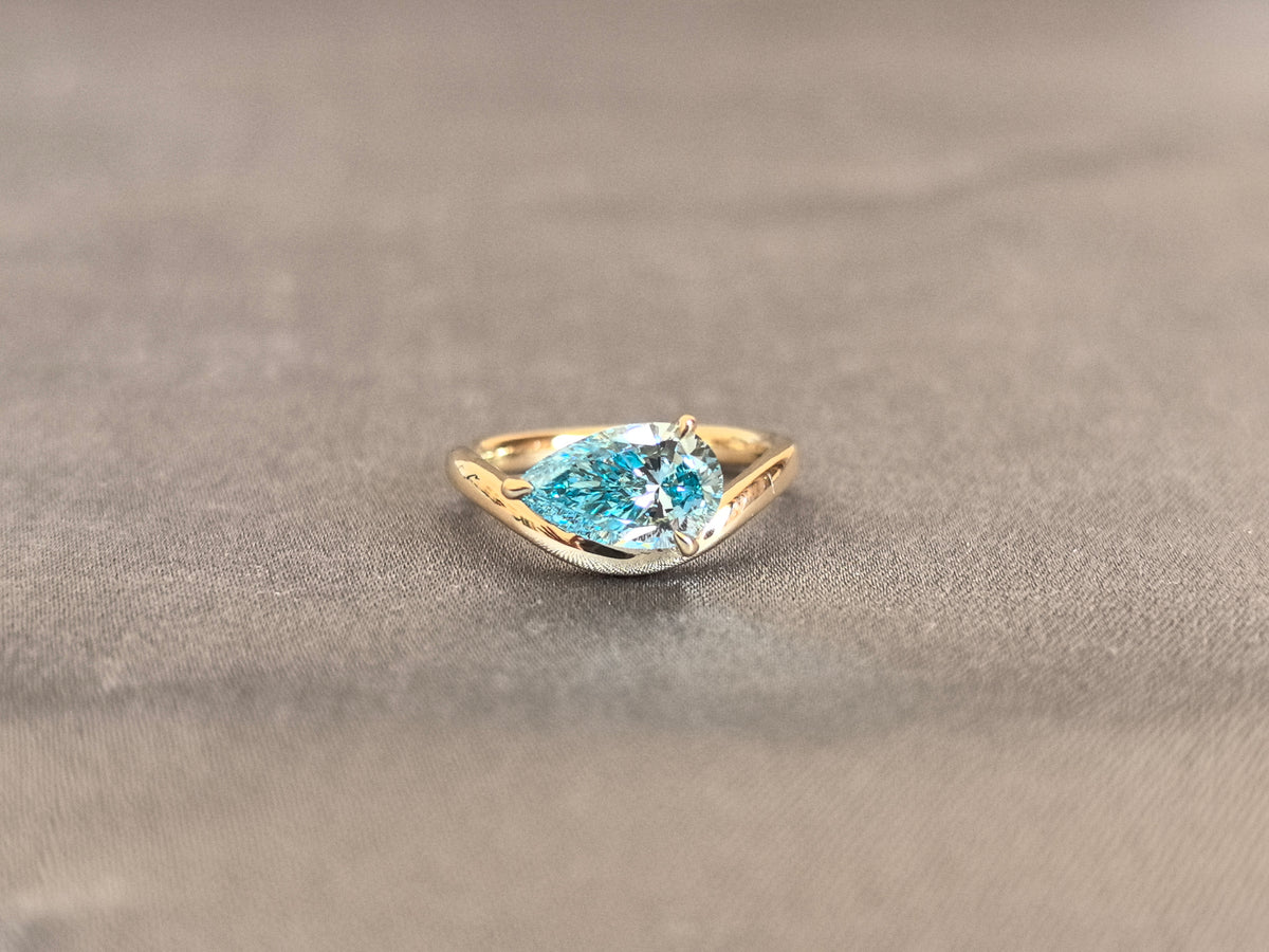 Juno Diamond PE-055 | 1 Carat Blue Pear-Cut Lab-Grown Diamond Ring Featuring Sculptural Curved Band in Yellow Gold Ring