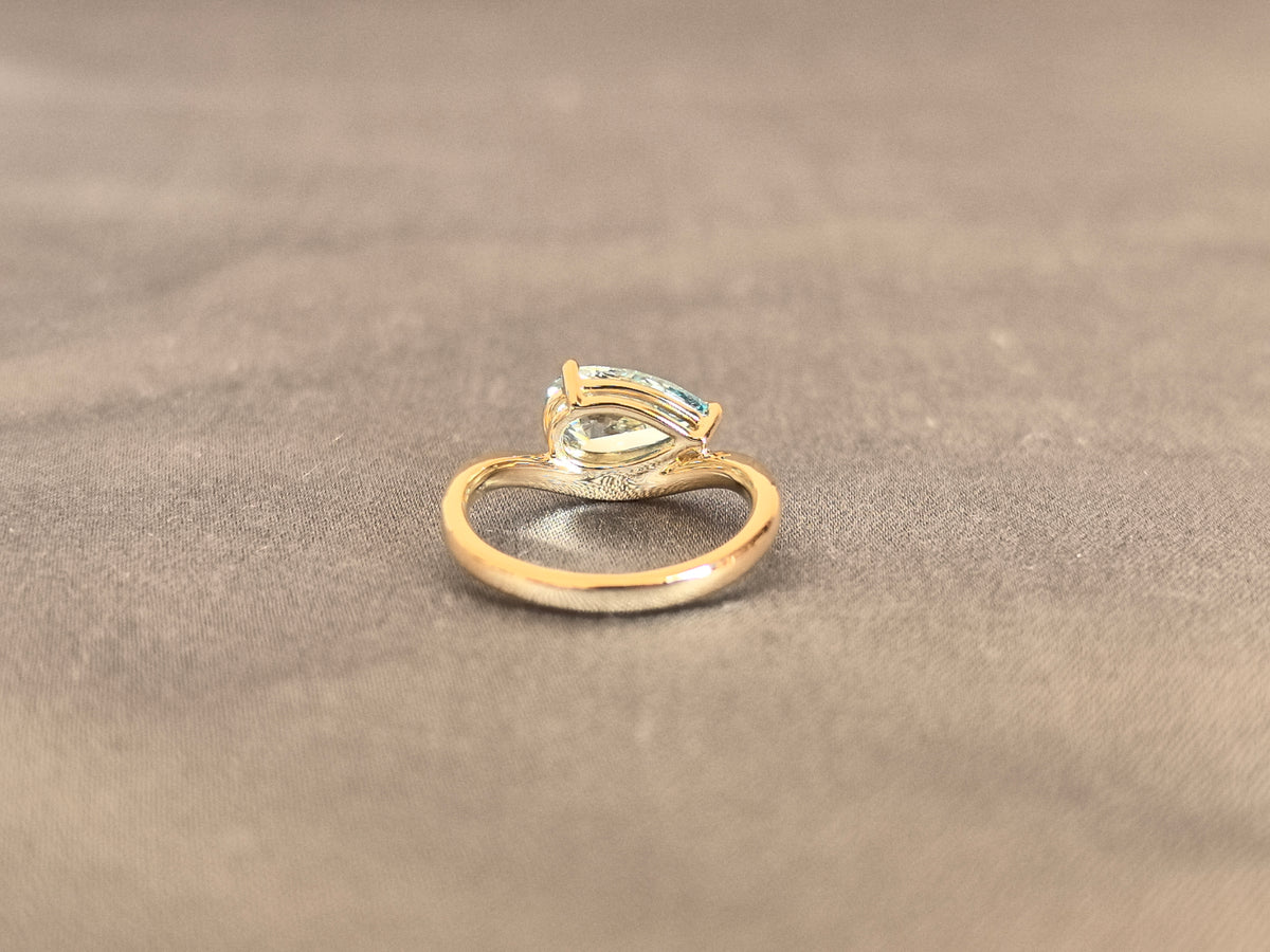 Juno Diamond PE-055 | 1 Carat Blue Pear-Cut Lab-Grown Diamond Ring Featuring Sculptural Curved Band in Yellow Gold Ring