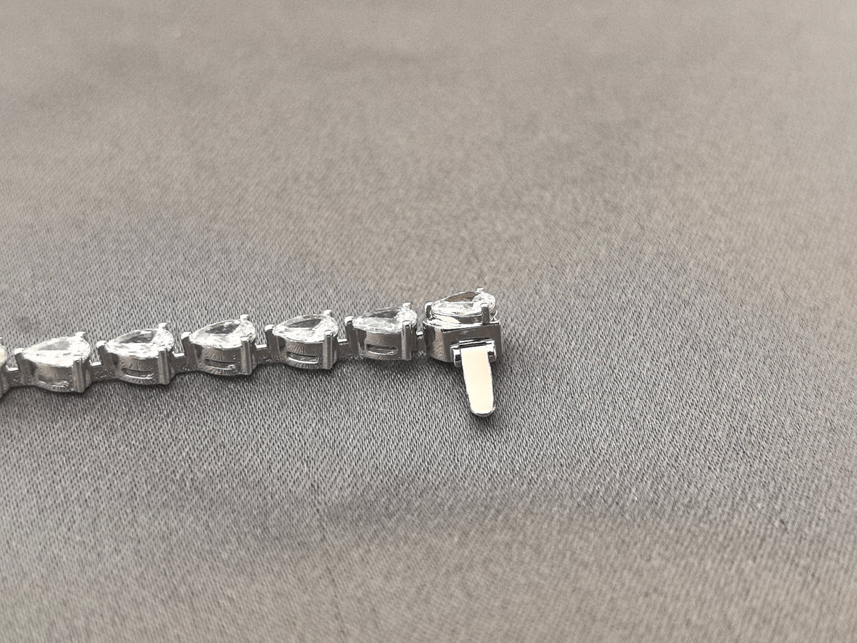 Juno Diamond B-051 | Continuous Row of Pear-Shape Lab-Grown Diamond Bracelet in Sculptural Prong Setting Bracelet