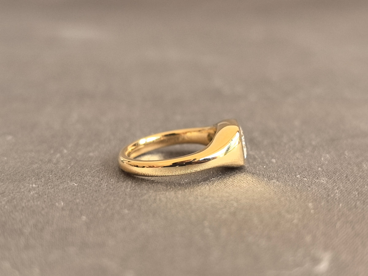 Juno Diamond CU-030 | 0.7 Carat Radiant Lab-Grown Diamond Wide Bezel Yellow Gold Ring Ring