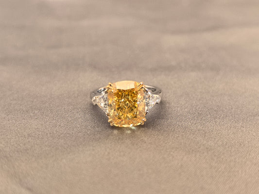 Juno Diamond MX-043 | 5 Carat Yellow Emerald-Cut Lab-Grown Diamond Three-Stone Ring with Tapered Setting Ring