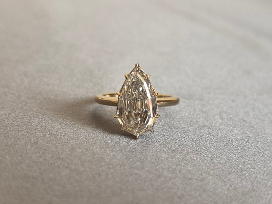 Juno Diamond PE-058 | 5 Carat Pear Step-Cut Lab-Grown Diamond Ring with Six-Prong Halo in Yellow Gold Ring