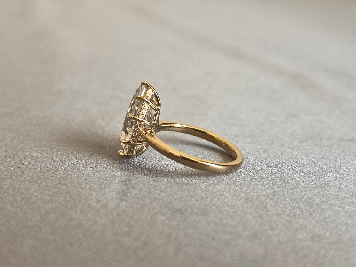 Juno Diamond PE-058 | 5 Carat Pear Step-Cut Lab-Grown Diamond Ring with Six-Prong Halo in Yellow Gold Ring