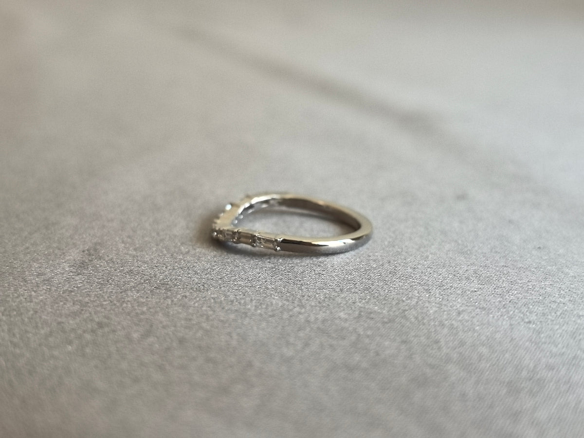 Juno Diamond MX-041 | Alternating Round and Emerald-Cut Lab-Grown Diamond Tapered Band Ring Ring
