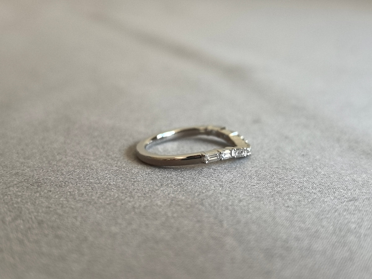 Juno Diamond MX-041 | Alternating Round and Emerald-Cut Lab-Grown Diamond Tapered Band Ring Ring